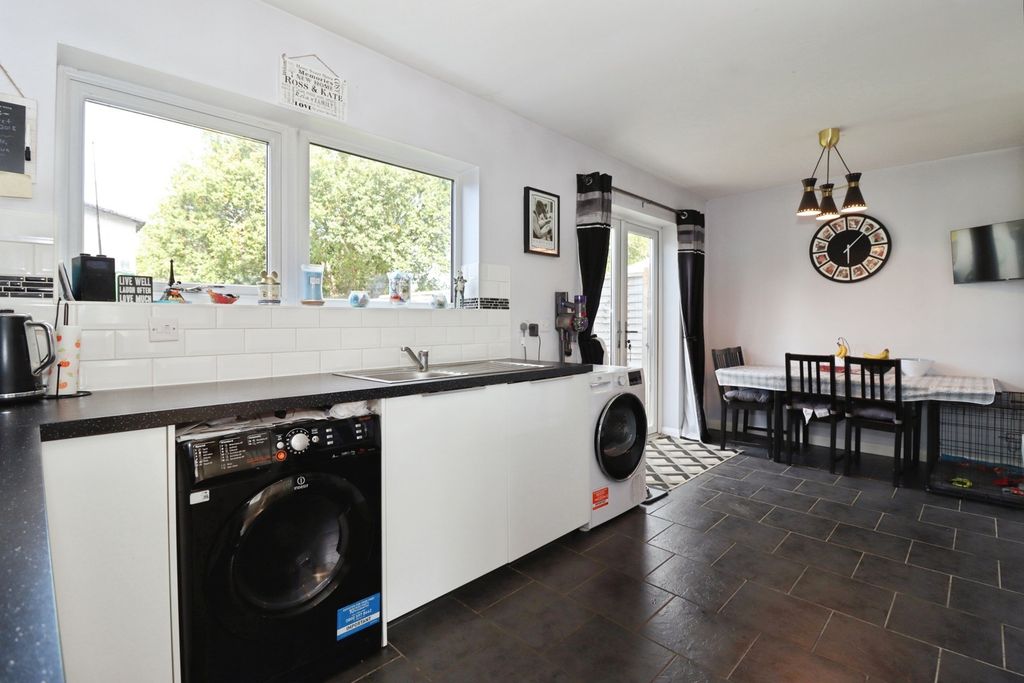 Property photo 1 of 16 Kitchen Diner