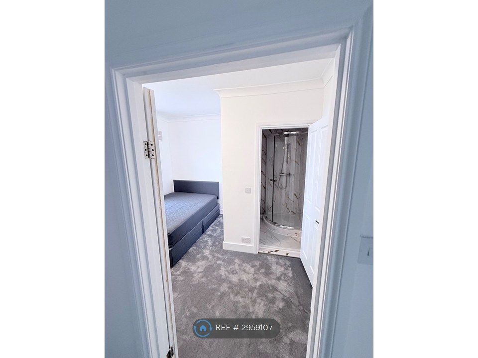 Property photo 3 of 10 Double En-Suite