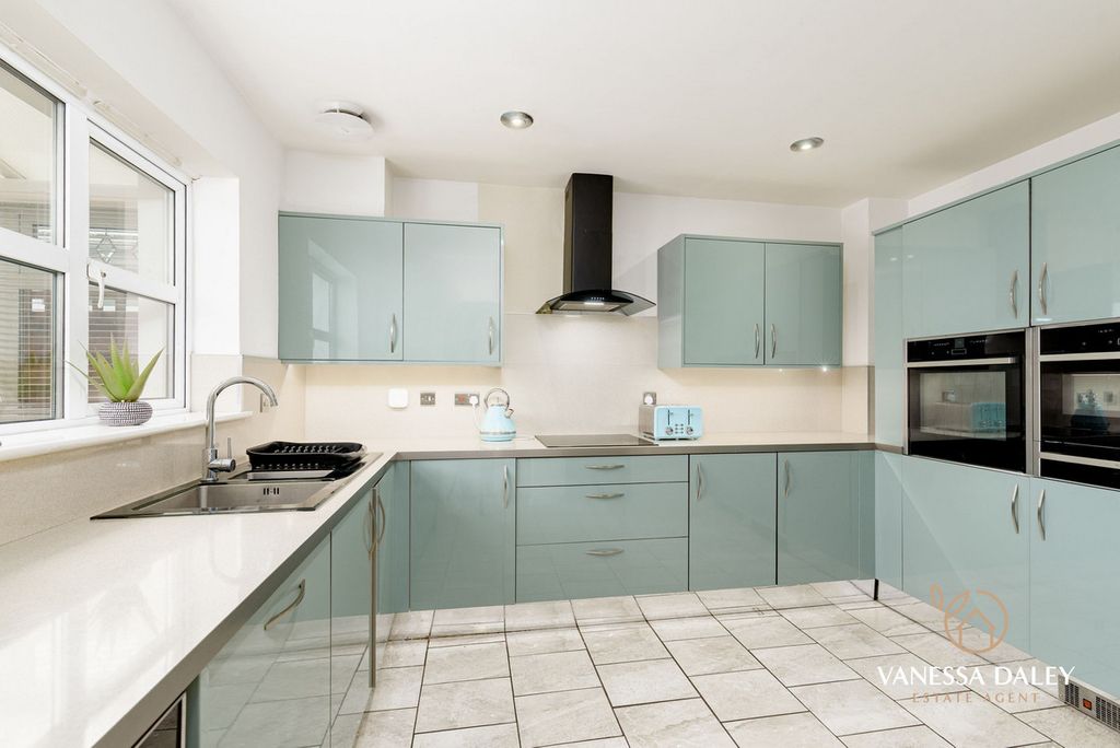 Property photo 2 of 47