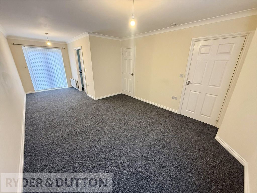 Property photo 2 of 19 Lounge