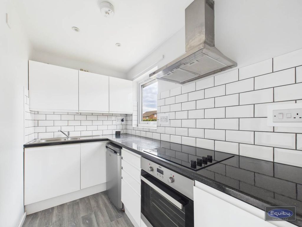 Property photo 1 of 7 Kitchen