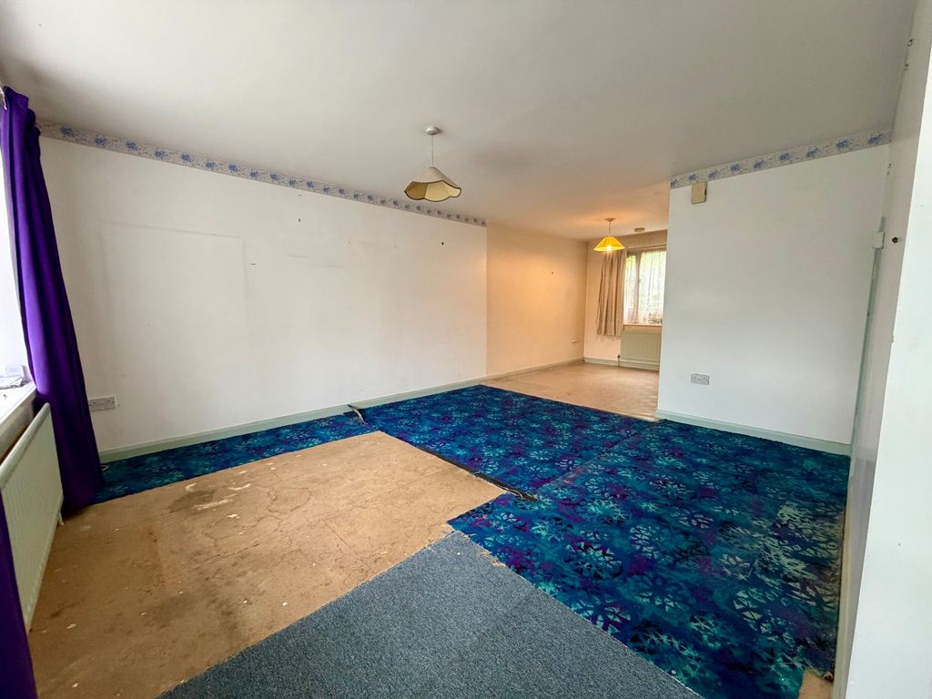 Property photo 2 of 10 Living/Dining Area
