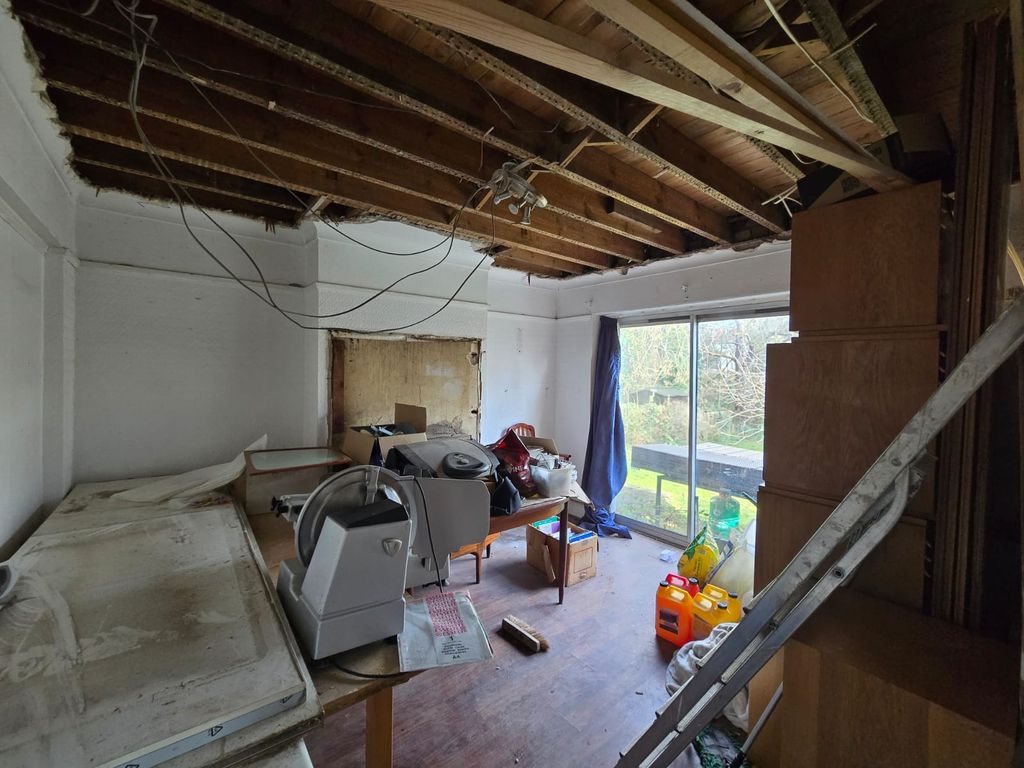 Property photo 3 of 7 Gallery