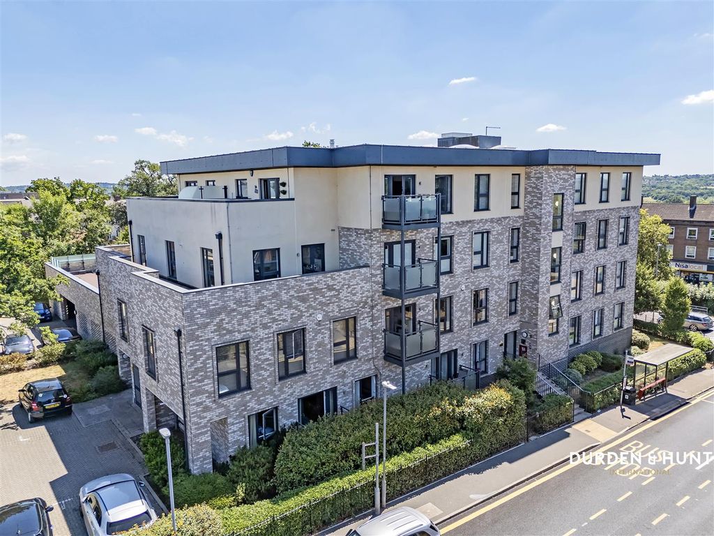 Property photo 1 of 19 Luna Court