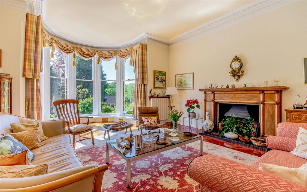 Property photo 2 of 22 Sitting Room