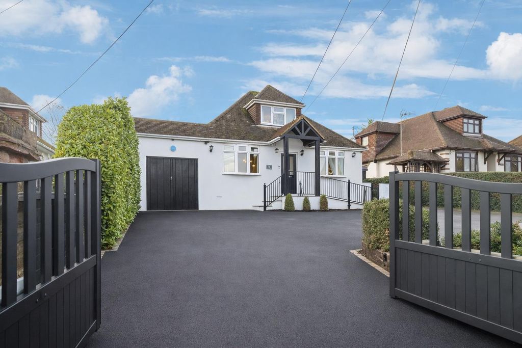 Property photo 1 of 32 Leighton Road, Edlesborough