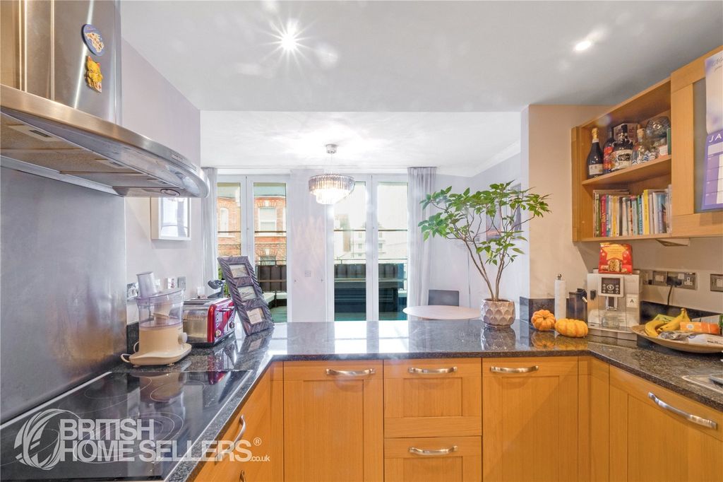 Property photo 2 of 14 Picture No. 11