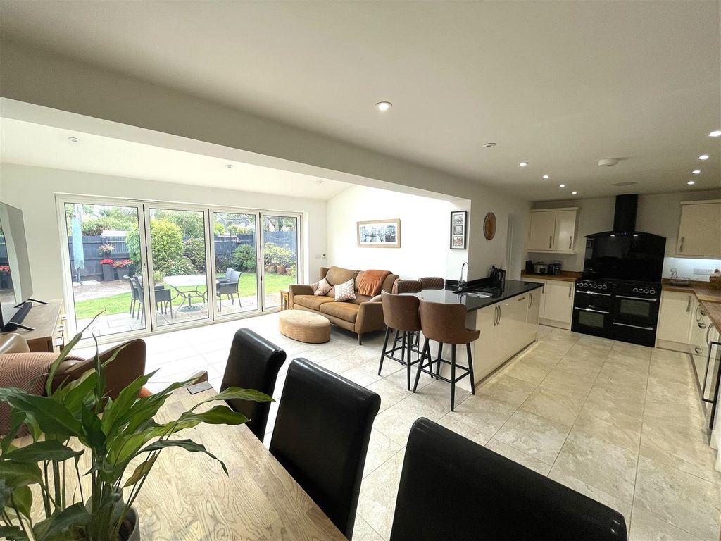 Property photo 2 of 16 Open Plan