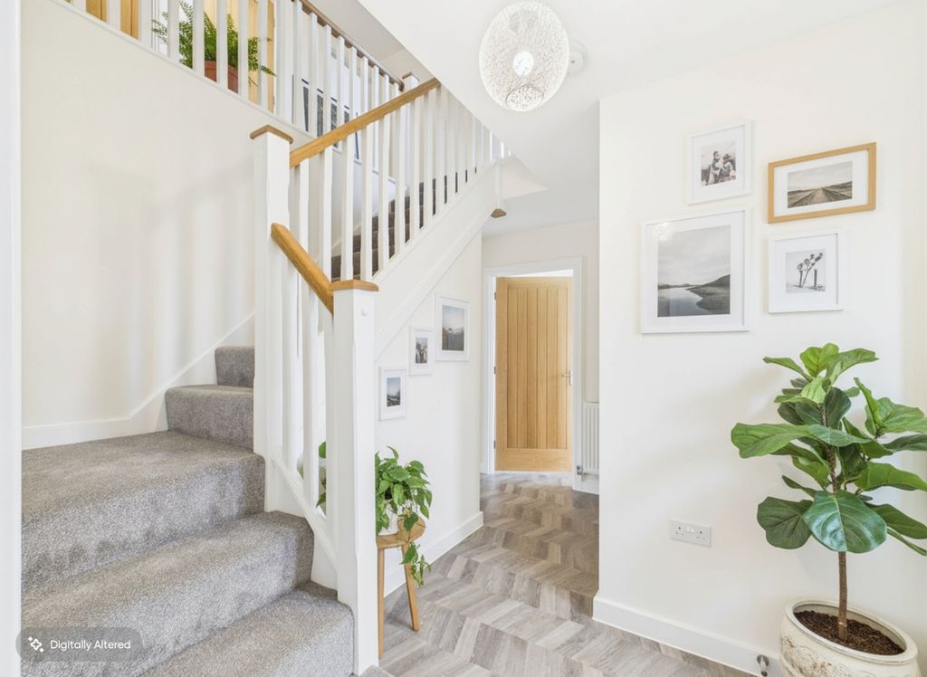 Property photo 2 of 18 Ewemove South Molton -  13 Basin Walk