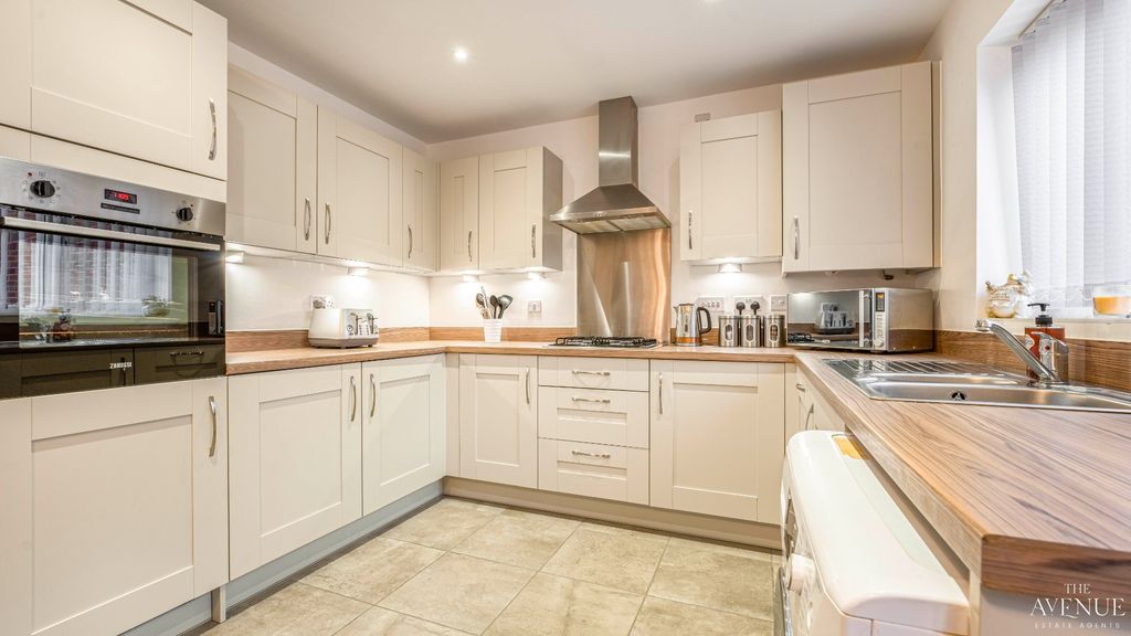 Property photo 2 of 19 4751093