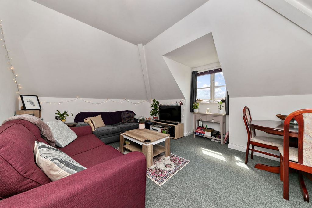 Property photo 3 of 7