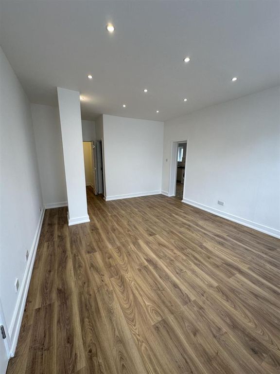 Property photo 1 of 15 A Newly Refurbished 2 Bedroom House In Woolwich, S
