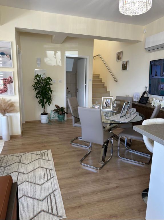 Property photo 2 of 25