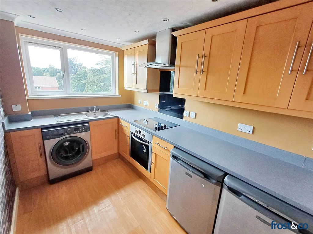 Property photo 3 of 11 Kitchen