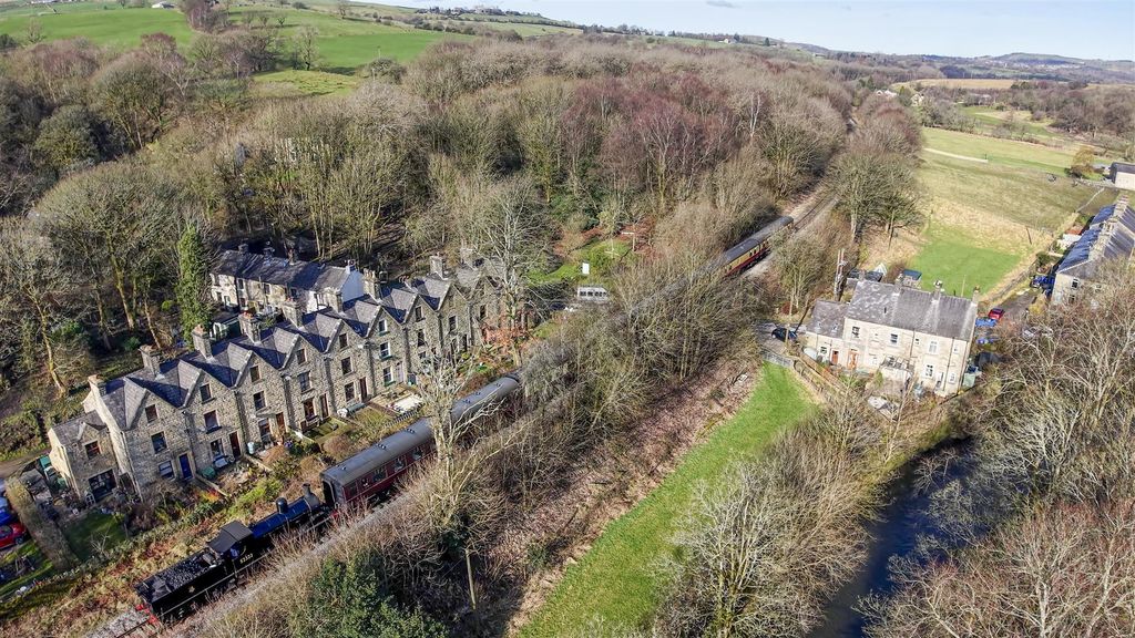 Property photo 1 of 23 Aerial Setting