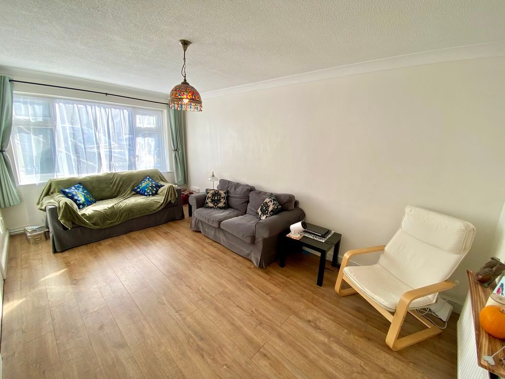 Property photo 2 of 16 Lounge