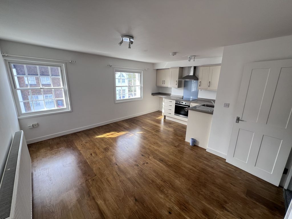 Property photo 3 of 9 Kitchen