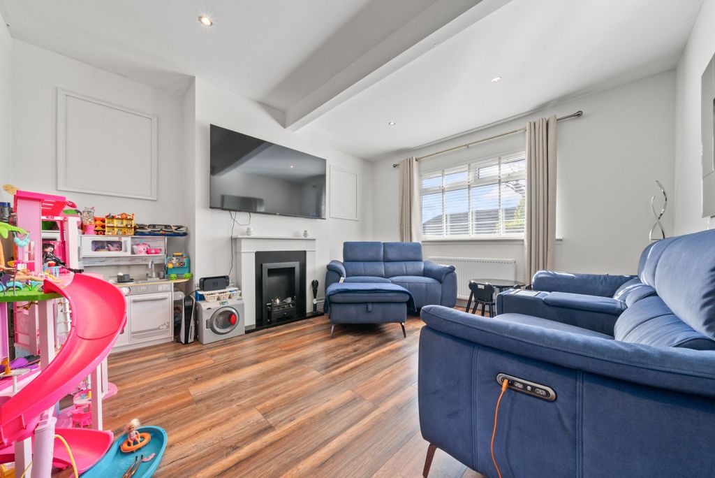 Property photo 2 of 26