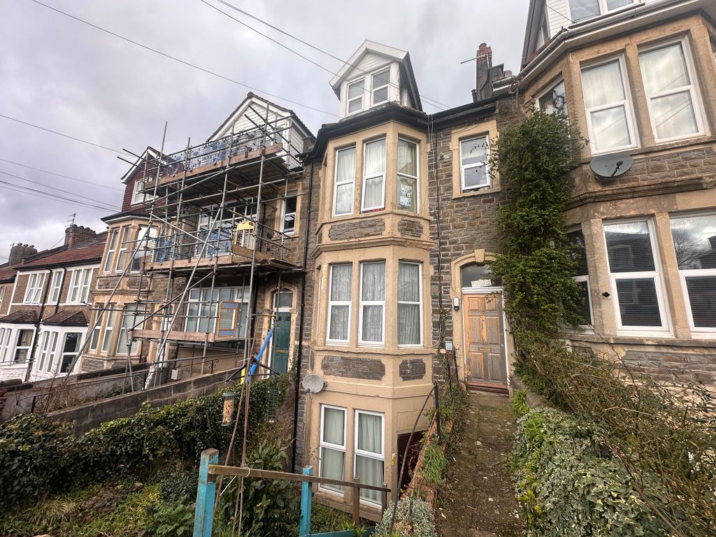 Property photo 1 of 23 50A Knowle - Feb 2026 - Outside 01