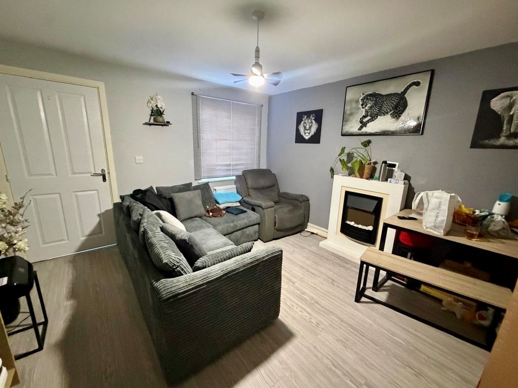 Property photo 3 of 9 Living Room
