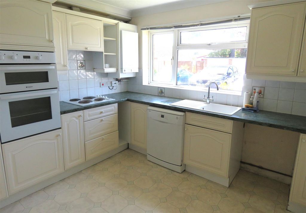 Property photo 3 of 10 Kitchen Breakfast Room