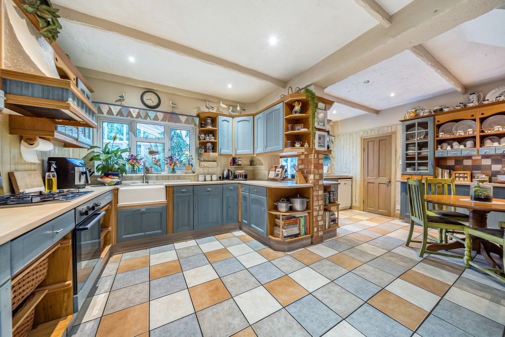 Property photo 2 of 58 Picture No. 16