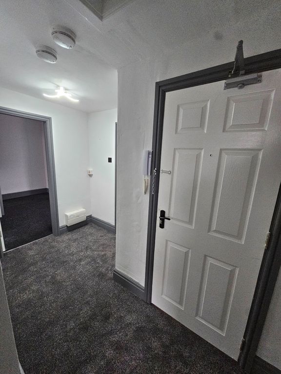 Property photo 3 of 8 Photograph 5