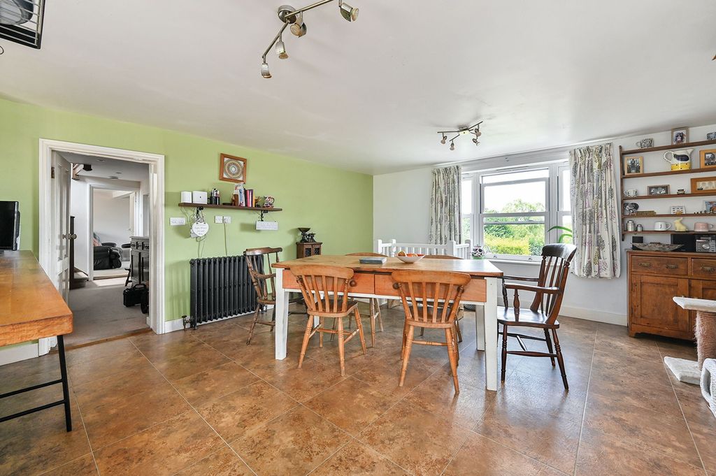 Property photo 3 of 28
