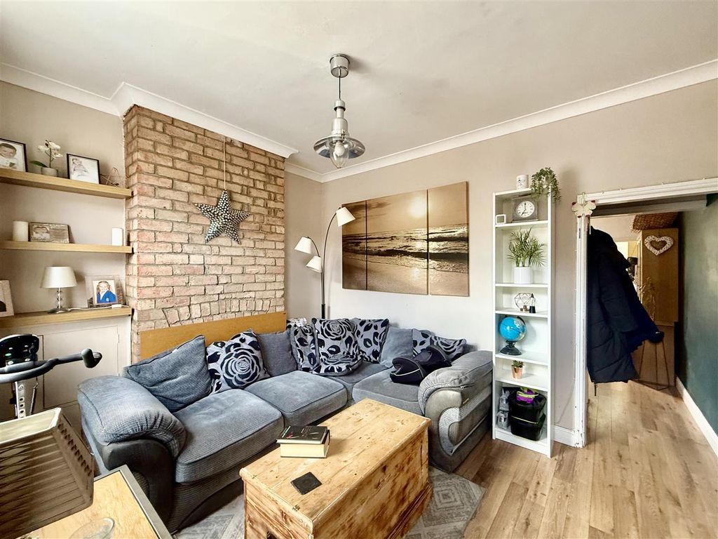 Property photo 2 of 13 2