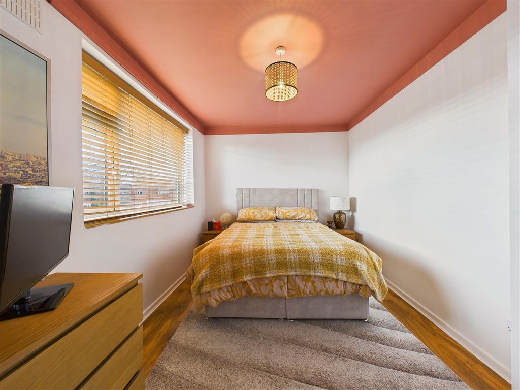 Property photo 3 of 11 Cam05193G0-Pr0094-Still017.Jpg