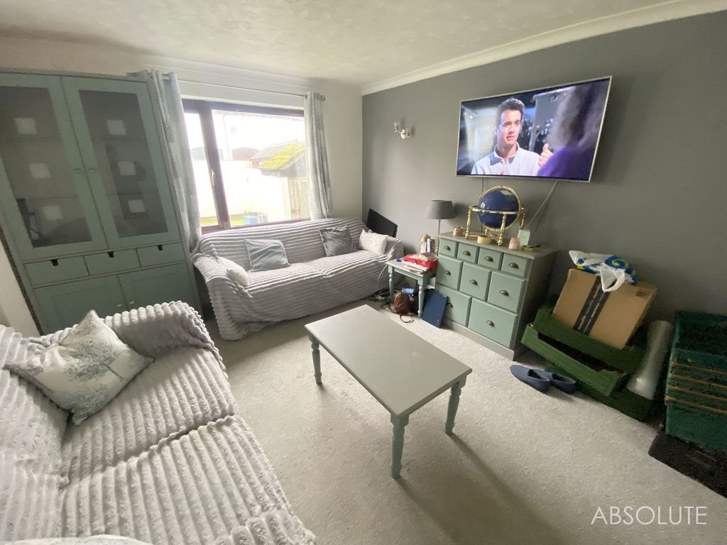 Property photo 2 of 16 Lounge