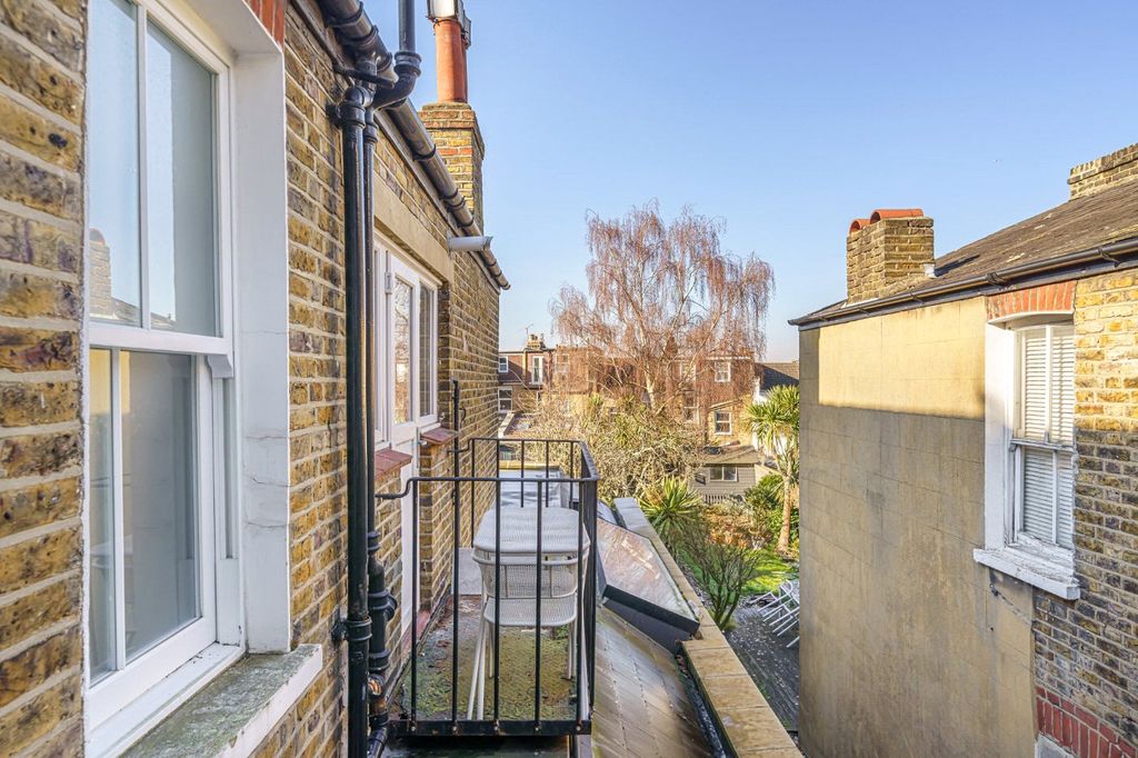 Property photo 3 of 11 Balcony