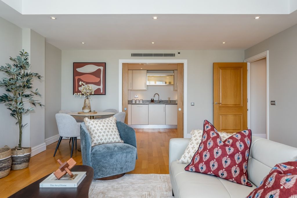 Property photo 3 of 15 Reception