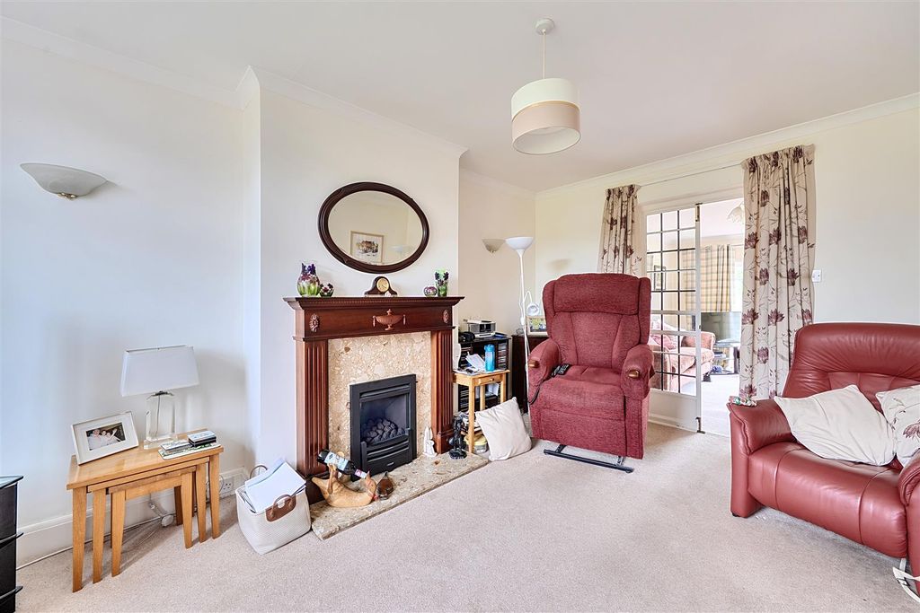 Property photo 3 of 18 Sitting Room