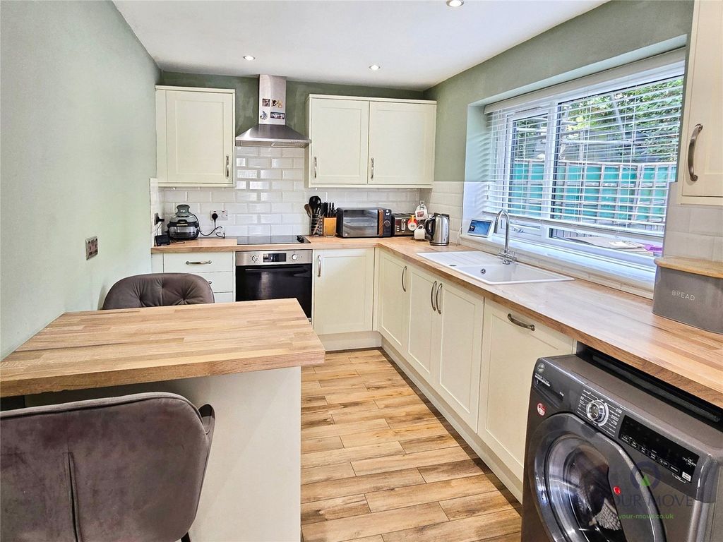 Property photo 3 of 14 Dining Kitchen