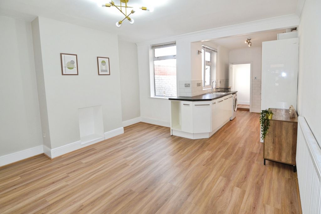 Property photo 3 of 14 Kitchen/Diner