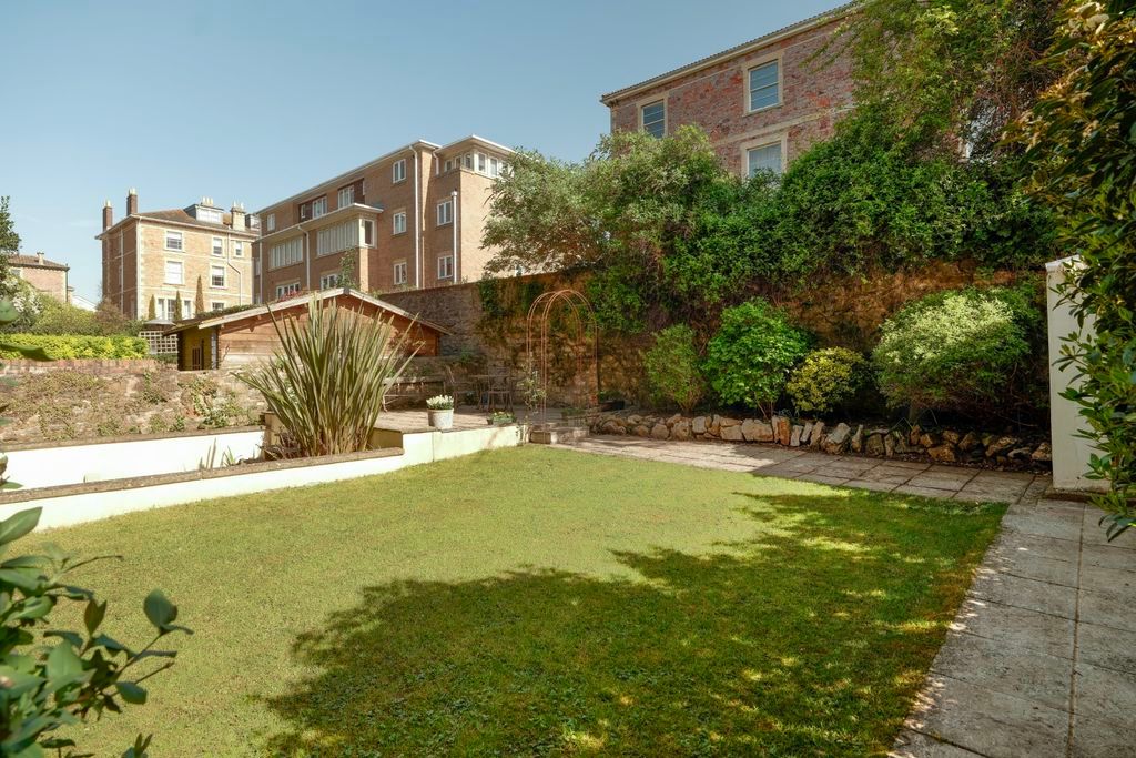 Property photo 2 of 17 Garden