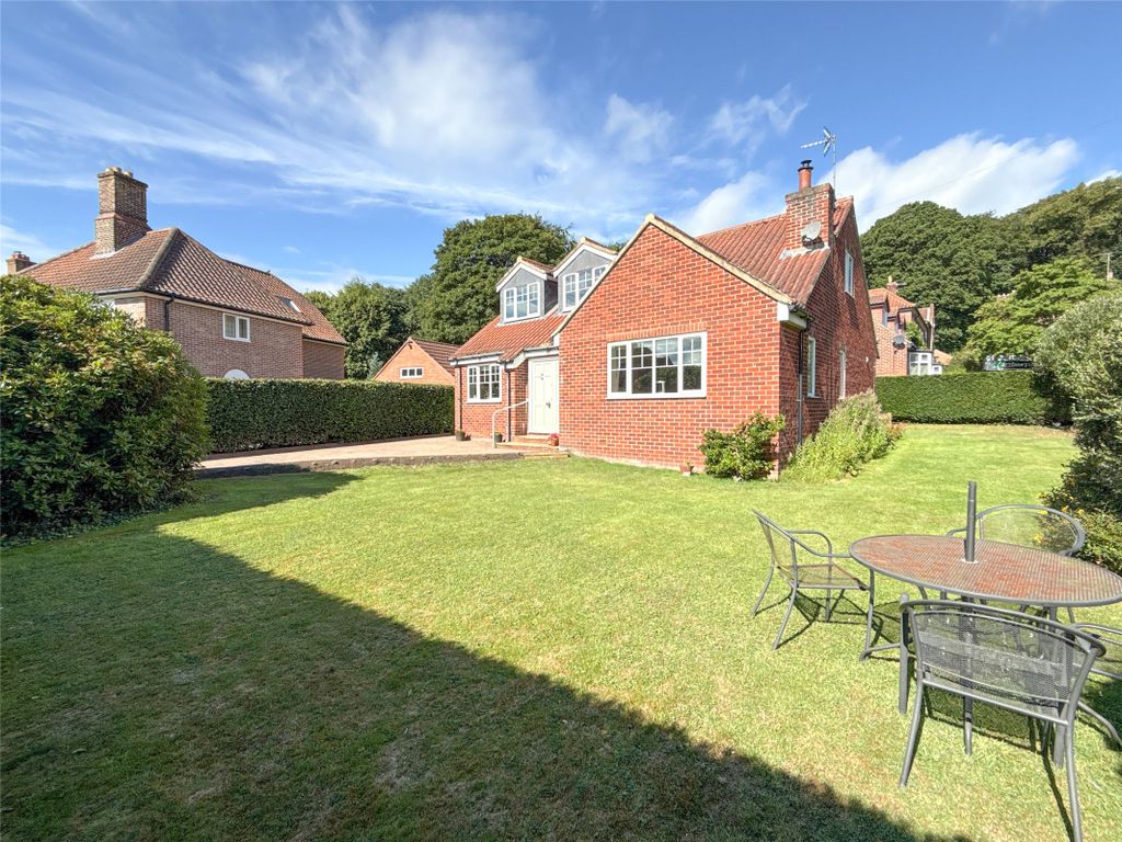 Property photo 3 of 42 Gardens
