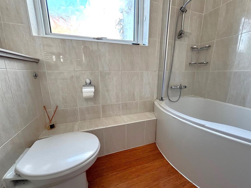 Property photo 3 of 14 29 High Point Bathroom.Jpg