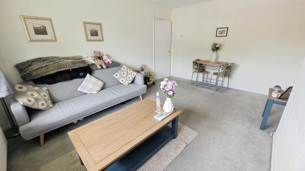Property photo 3 of 10 85Df8c59-1000046672.Jpg