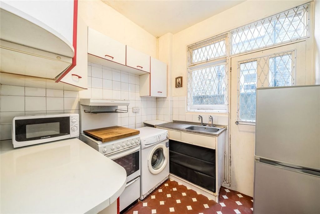 Property photo 3 of 12