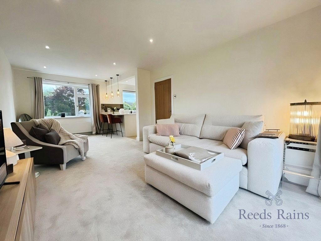 Property photo 3 of 21 Pbox-Img.Jpg