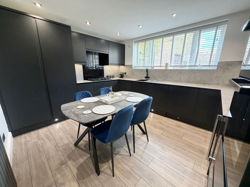 Property photo 2 of 17 Kitchen Diner