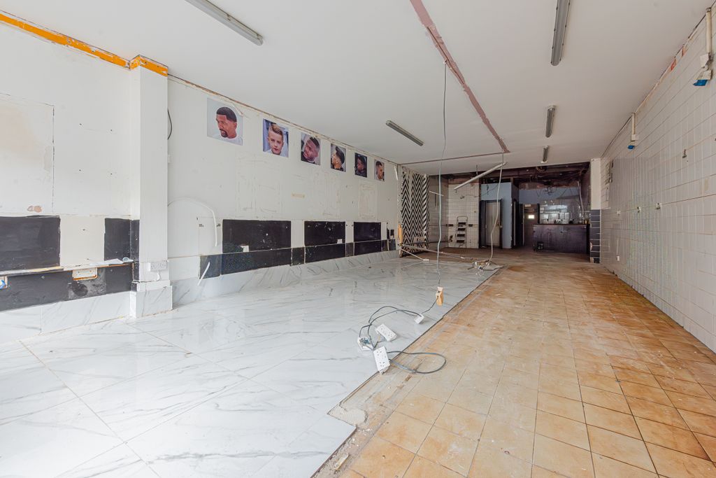 Property photo 3 of 9 Holloway Road 320-003