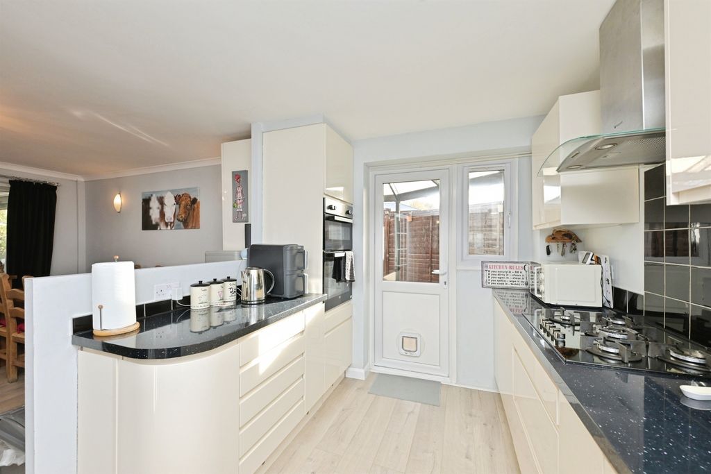 Property photo 2 of 18