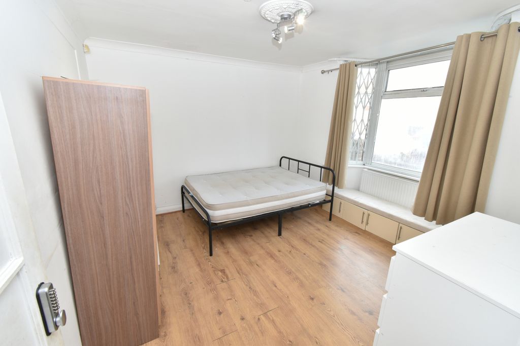 Property photo 1 of 6 Double Room For Rent Â€“ Belvue Road, Northolt, Ub5