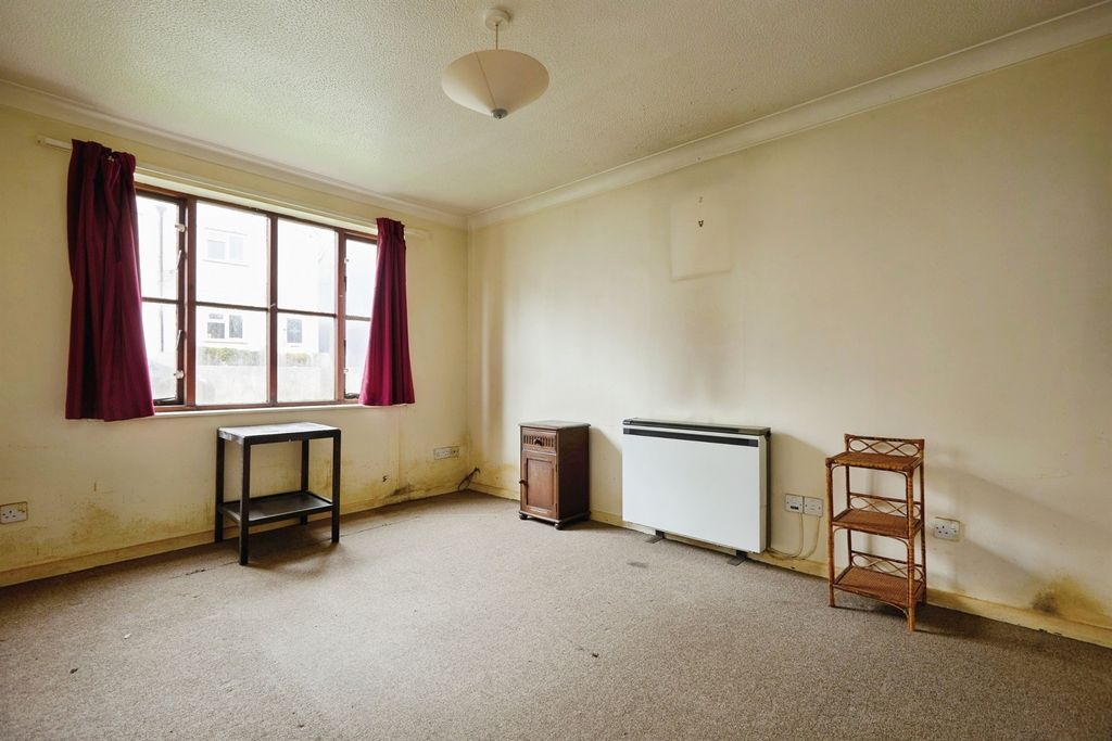 Property photo 3 of 17