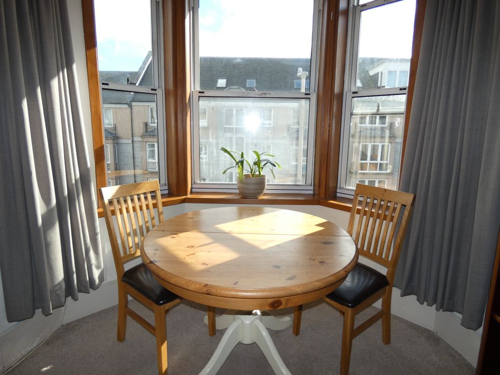 Property photo 3 of 9 Lounge D