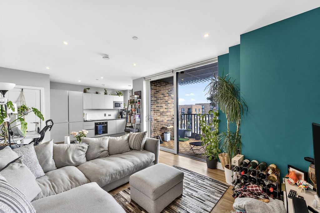 Property photo 1 of 12