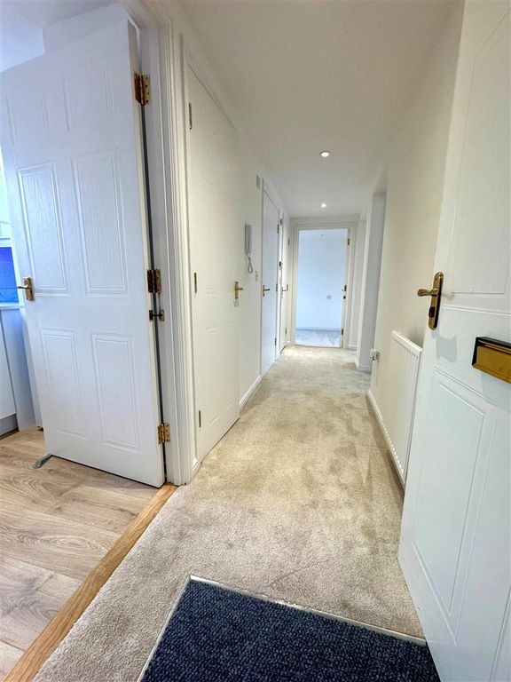 Property photo 3 of 7 Hallway.Jpg